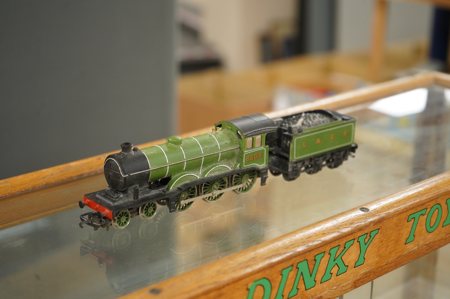 A collection of 00 gauge model railway, including three box train sets by Jouef, Mainline and Hornby, together with a large selection of unconstructed railway related plastic and metal kits and accessories, manufacturers